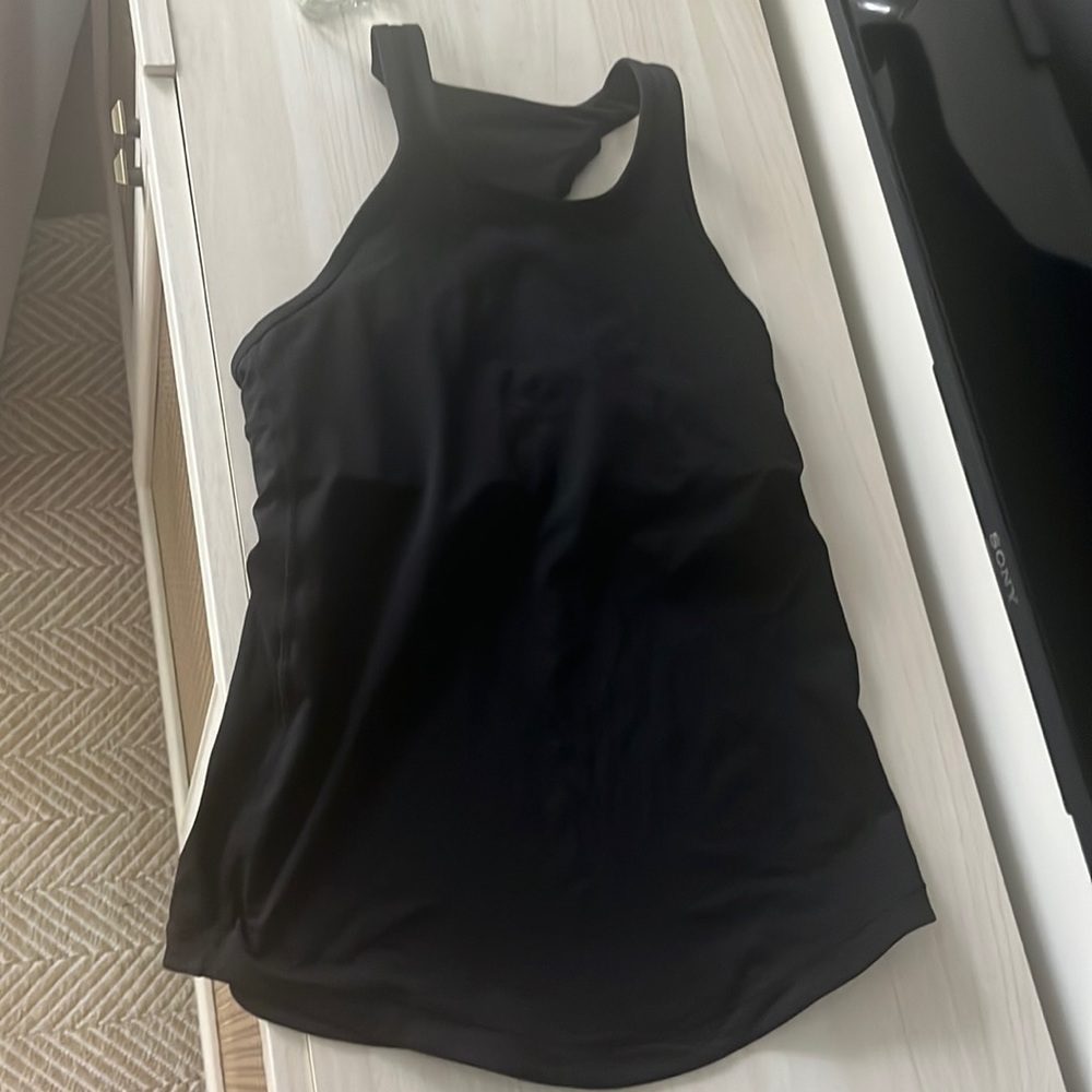 Black lulu top
